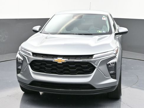 Used 2024 Chevrolet Trax LS w/ LS Convenience Package image 3