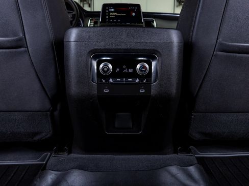 Used 2023 GMC Yukon XL AT4 AWD/4WD image 23