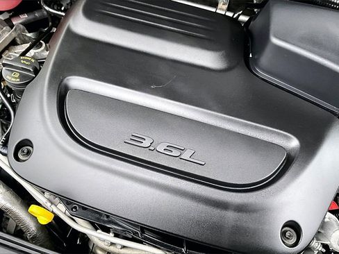 Used 2023 Chrysler Pacifica Touring-L image 33