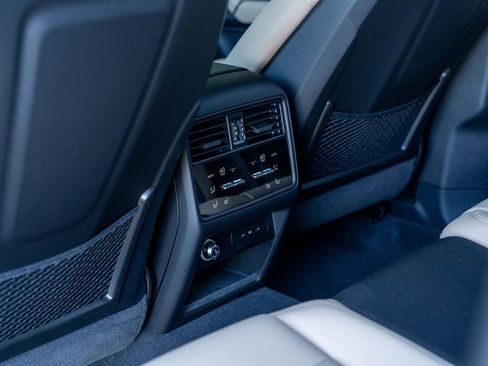 Certified 2025 Porsche Cayenne E-Hybrid w/ Premium Package Plus image 33