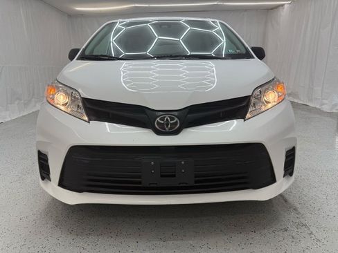 Used 2020 Toyota Sienna L image 23