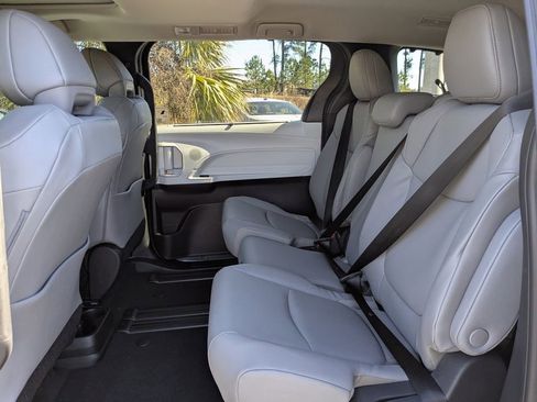 New 2026 Toyota Sienna XLE FWD image 13