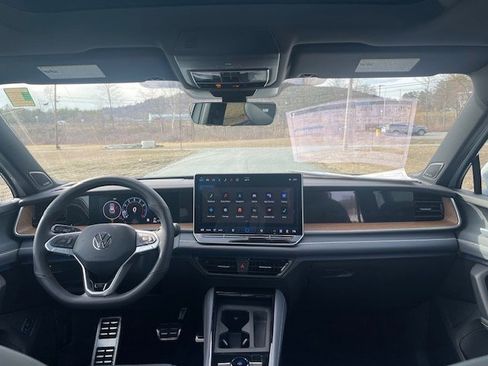 New 2026 Volkswagen Tiguan SEL R-Line image 9