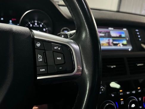 Used 2019 Land Rover Discovery Sport SE AWD/4WD image 25