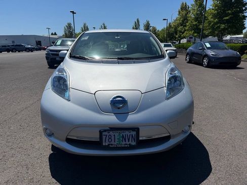 Used 2017 Nissan Leaf SV w/ Premium Package FWD image 2