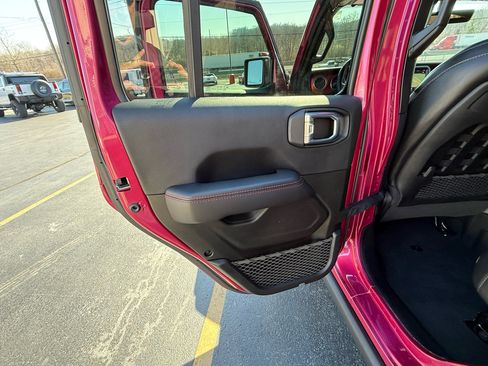 Used 2022 Jeep Wrangler Unlimited Rubicon w/ Xtreme Recon 35" Tire Package image 28