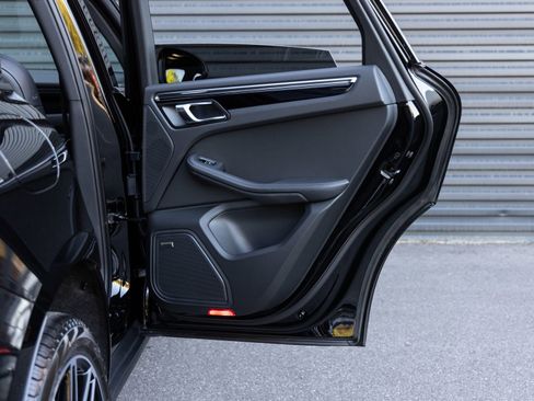 Certified 2026 Porsche Macan image 29
