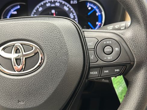 Used 2024 Toyota RAV4 LE AWD/4WD image 17
