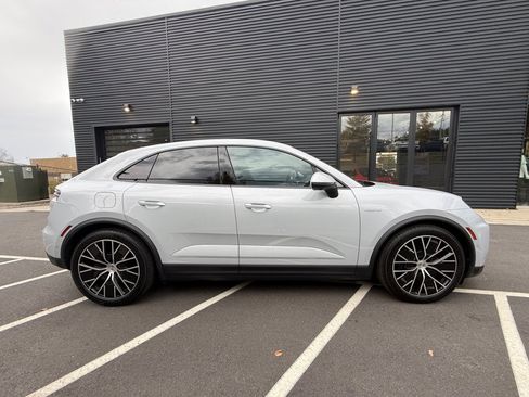 Certified 2024 Porsche Macan 4 Electric image 10