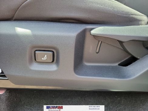 Used 2025 Toyota Tacoma SR5 AWD/4WD image 15