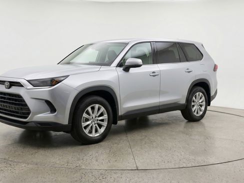 Used 2025 Toyota Grand Highlander FWD image 3
