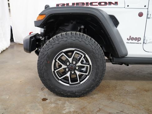 New 2025 Jeep Gladiator Rubicon w/ Safety Group image 15