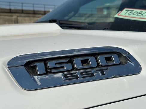 Used 2025 RAM 1500 Laramie AWD/4WD image 10