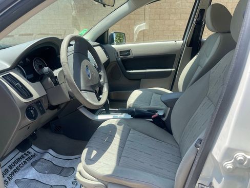 Used 2009 Ford Focus SE FWD image 7