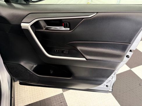Used 2025 Toyota RAV4 XLE FWD image 20