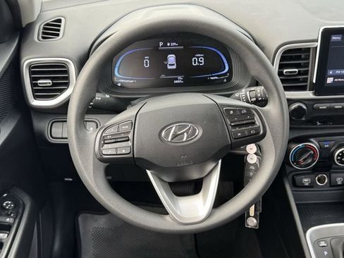 Used 2024 Hyundai Venue SE FWD image 14