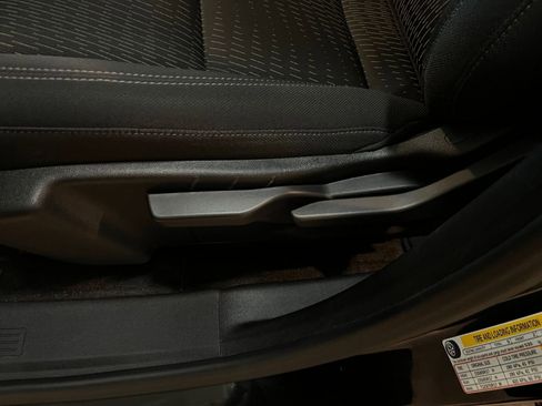 Used 2025 Chevrolet Equinox LT FWD image 23