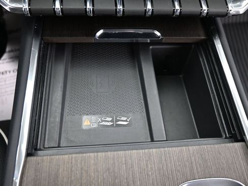 Used 2024 GMC Acadia Denali w/ LPO, Roadside Safety Package image 27