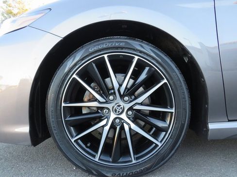 Certified 2021 Toyota Camry SE image 6