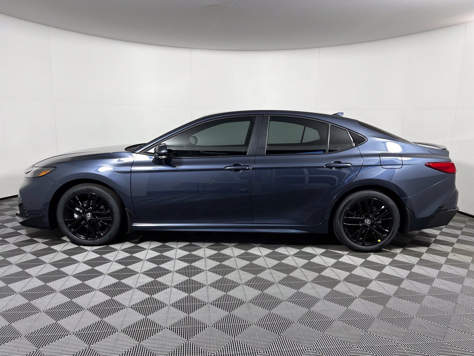 Used 2026 Toyota Camry SE w/ Multimedia Upgrade Package FWD image 8