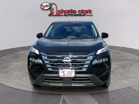 Certified 2026 Nissan Rogue SV FWD image 8