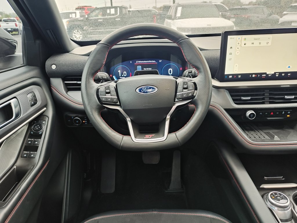 Used 2025 Ford Explorer ST AWD/4WD image 16