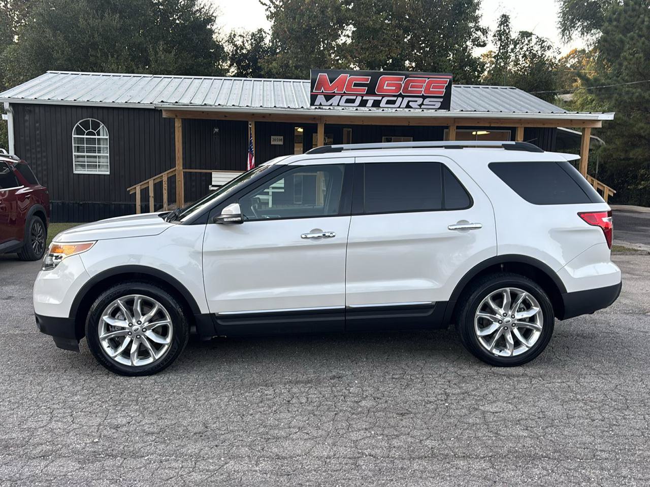 Used 2015 Ford Explorer Limited w/ Equipment Group 301A FWD image 2