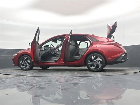 Used 2025 Hyundai Elantra SEL image 53