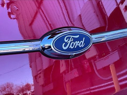 Used 2017 Ford Taurus SHO image 30