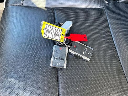 Used 2018 Chevrolet Silverado 1500 High Country image 11