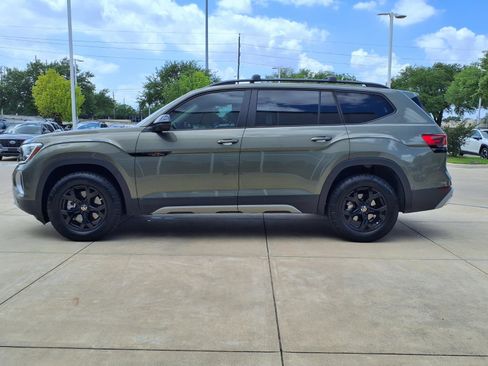 Used 2025 Volkswagen Atlas Peak Edition SE image 22