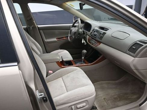 Used 2004 Toyota Camry XLE FWD image 21
