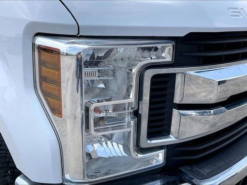 Used 2019 Ford F250 XLT w/ XLT Premium Package AWD/4WD image 33