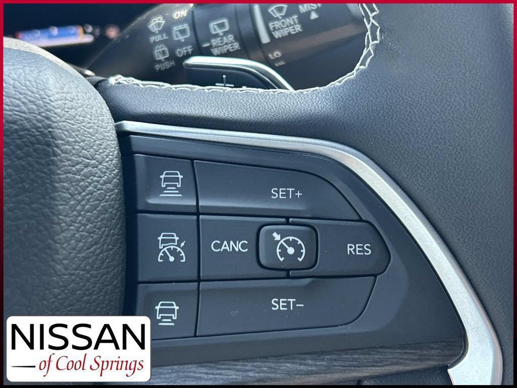 Used 2024 Jeep Grand Cherokee Limited w/ Black Appearance Package AWD/4WD image 30