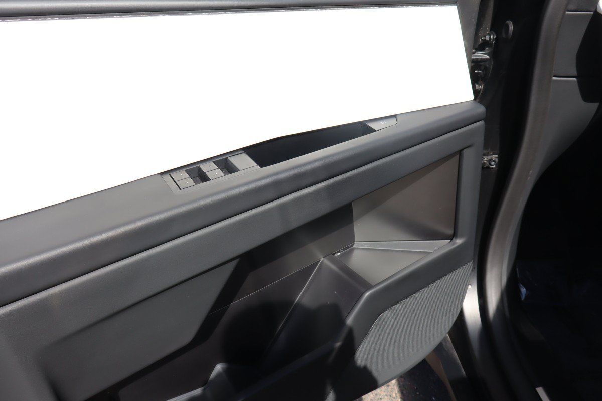 Used 2024 Tesla Cybertruck AWD Crew Cab image 10