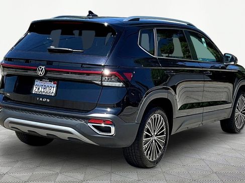 Used 2025 Volkswagen Taos SE FWD image 6