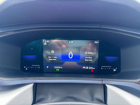 Used 2022 Volkswagen Taos SE w/ Panoramic Sunroof Package FWD image 15
