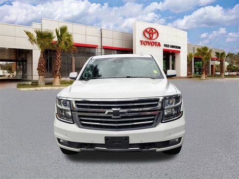 Used 2017 Chevrolet Suburban LT image 9