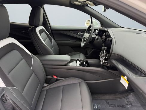 Used 2024 Chevrolet Blazer EV LT image 15