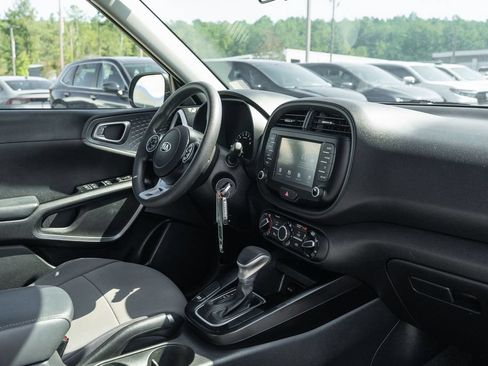 Used 2021 Kia Soul S FWD image 12
