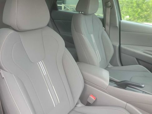 Used 2024 Hyundai Elantra SEL FWD image 18