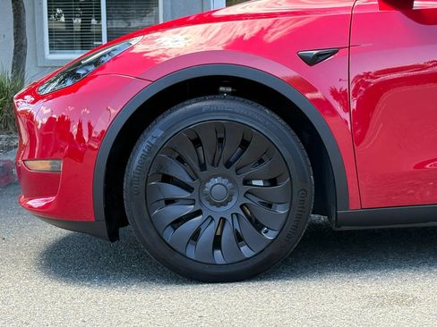 Used 2023 Tesla Model Y AWD image 24