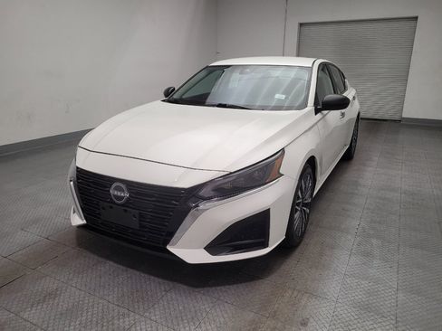 Used 2025 Nissan Altima 2.5 SV FWD image 15