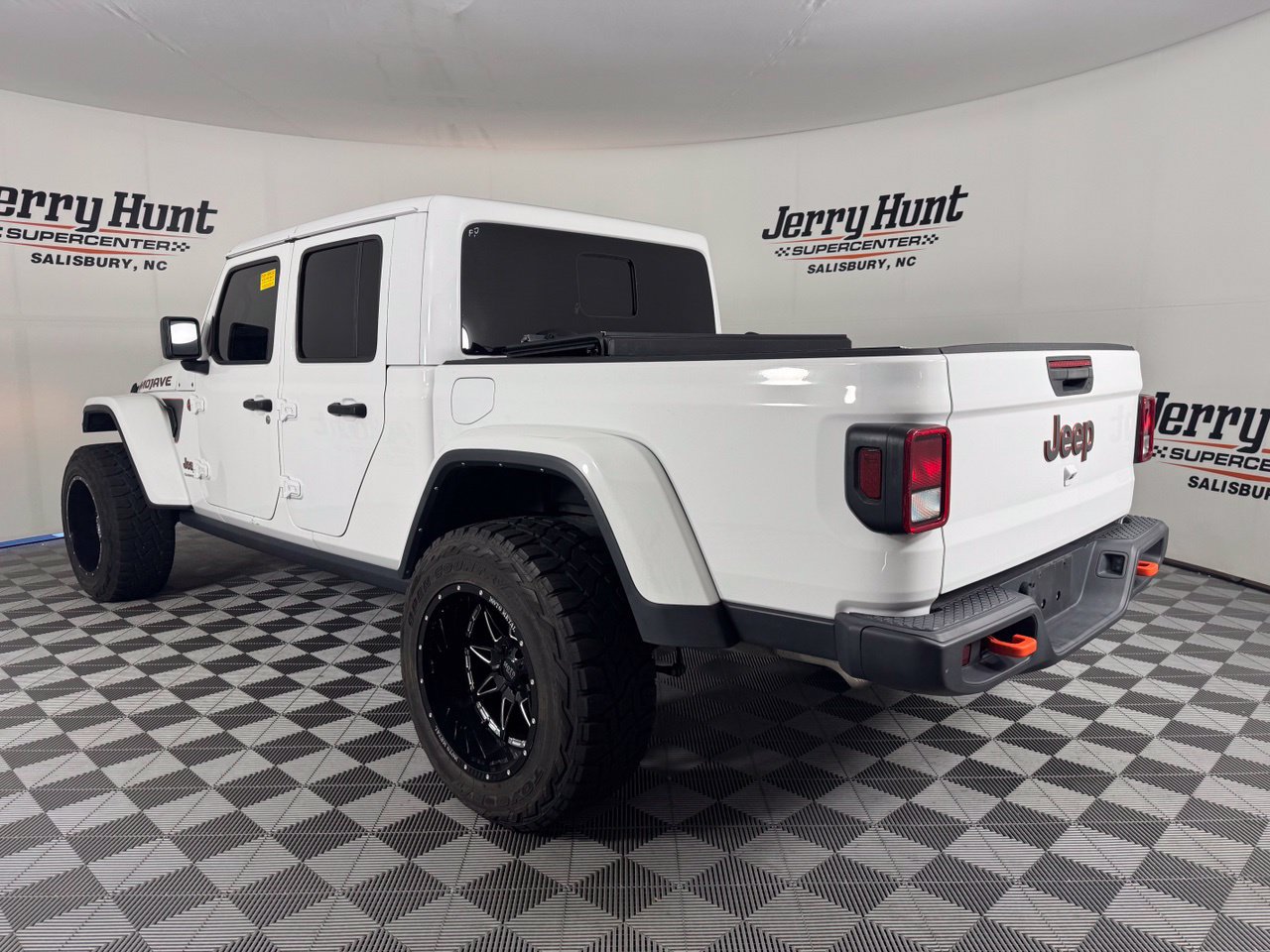 Used 2023 Jeep Gladiator Mojave w/ Cold Weather Group AWD/4WD image 9
