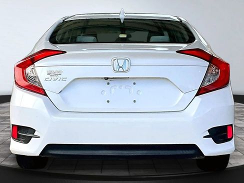 Used 2018 Honda Civic EX image 5