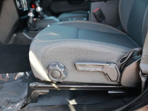 Used 2025 Jeep Wrangler Unlimited Sahara w/ Safety Group image 19