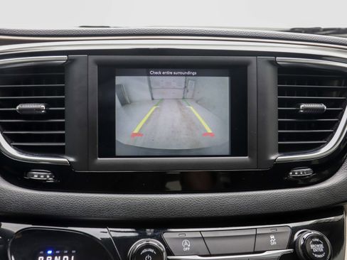 Used 2020 Chrysler Voyager LX image 26