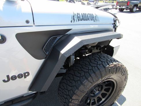 Used 2023 Jeep Gladiator Sport AWD/4WD image 16