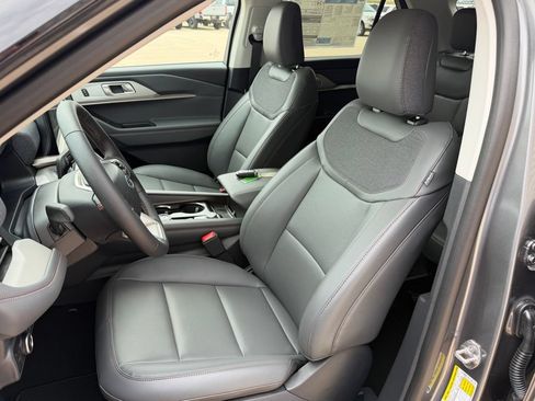 New 2026 Ford Explorer Active w/ Active Comfort Package RWD image 18