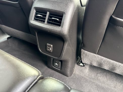 Used 2019 Chevrolet Equinox Premier image 18